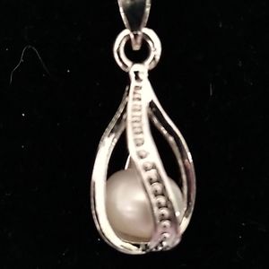 Oggie design 10 inch silver and pearl drop necklace